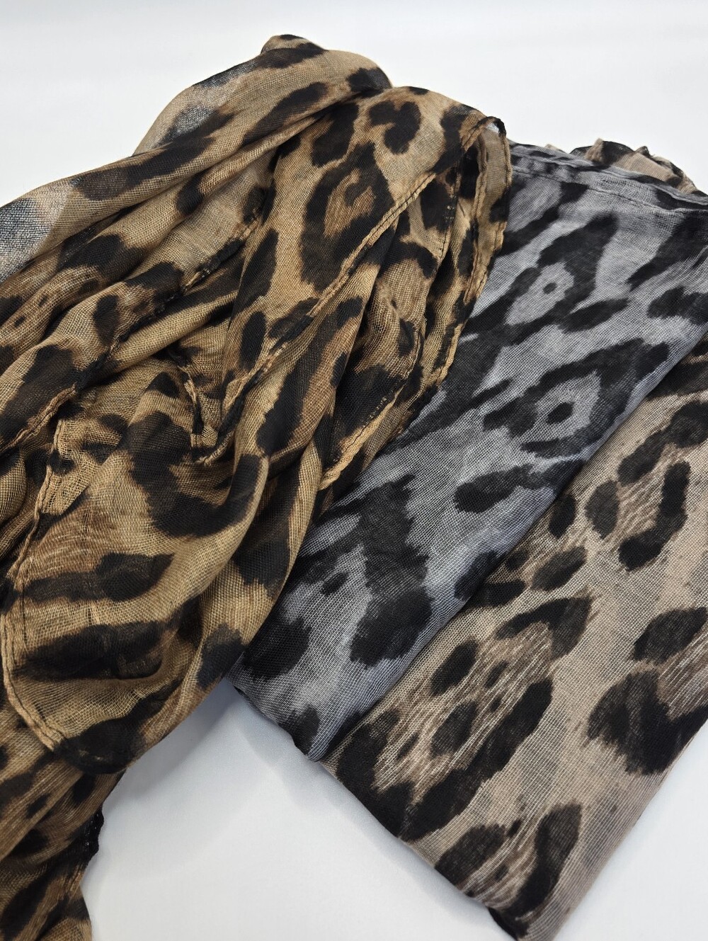 NWOT - LARGE Synthetic 100% Silk Feel Fashion Scarves - Picture 5 of 12